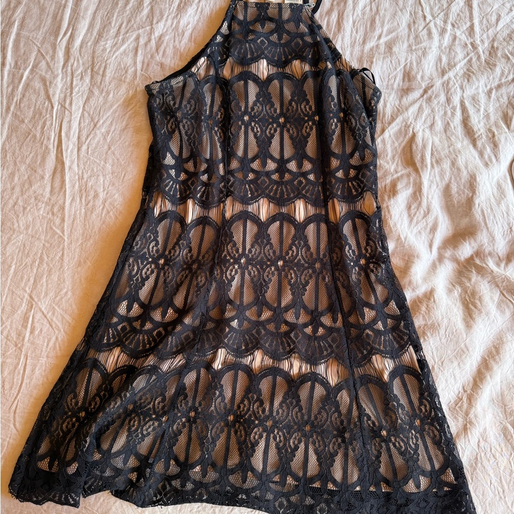 Elegant Lace Halter Dress - Black and Cream